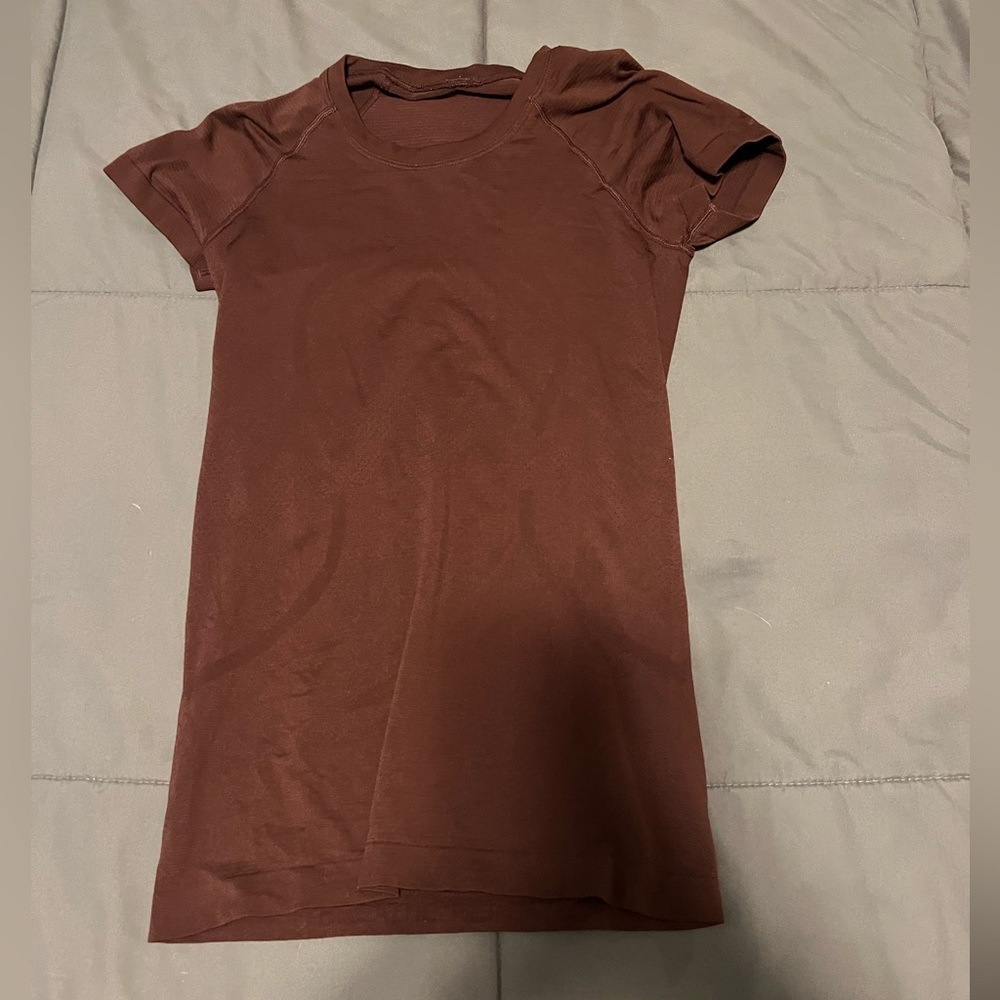 LULULEMON SWIFTY TECH SIZE 4 BURGUNDY
